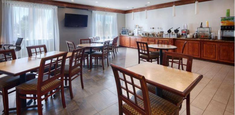 Best Western South Plains Inn & Suites Main image 2